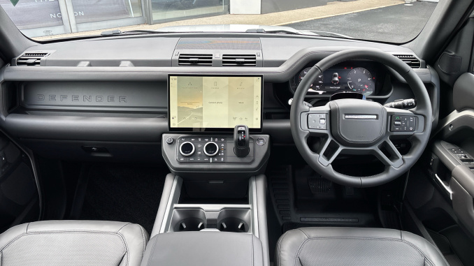 Land Rover Defender 3.0 D250 X-Dynamic HSE 110 5dr Auto Diesel Estate - Image 9